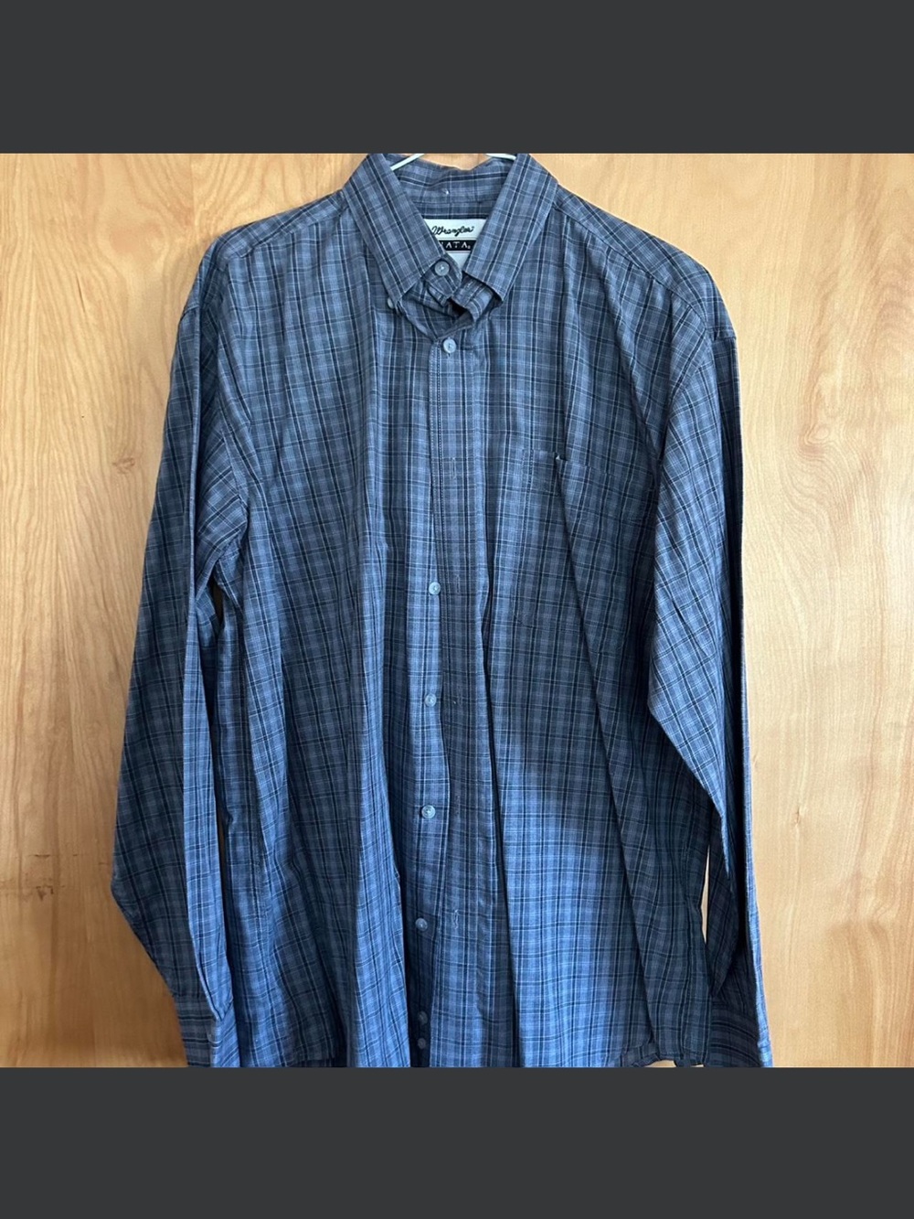 Vintage Wrangler Men's Blue and Gray Plaid Button-Down Shirt